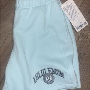 lululemon athletica scuba oversized MR Short 7” Graphic -  Woman’s small